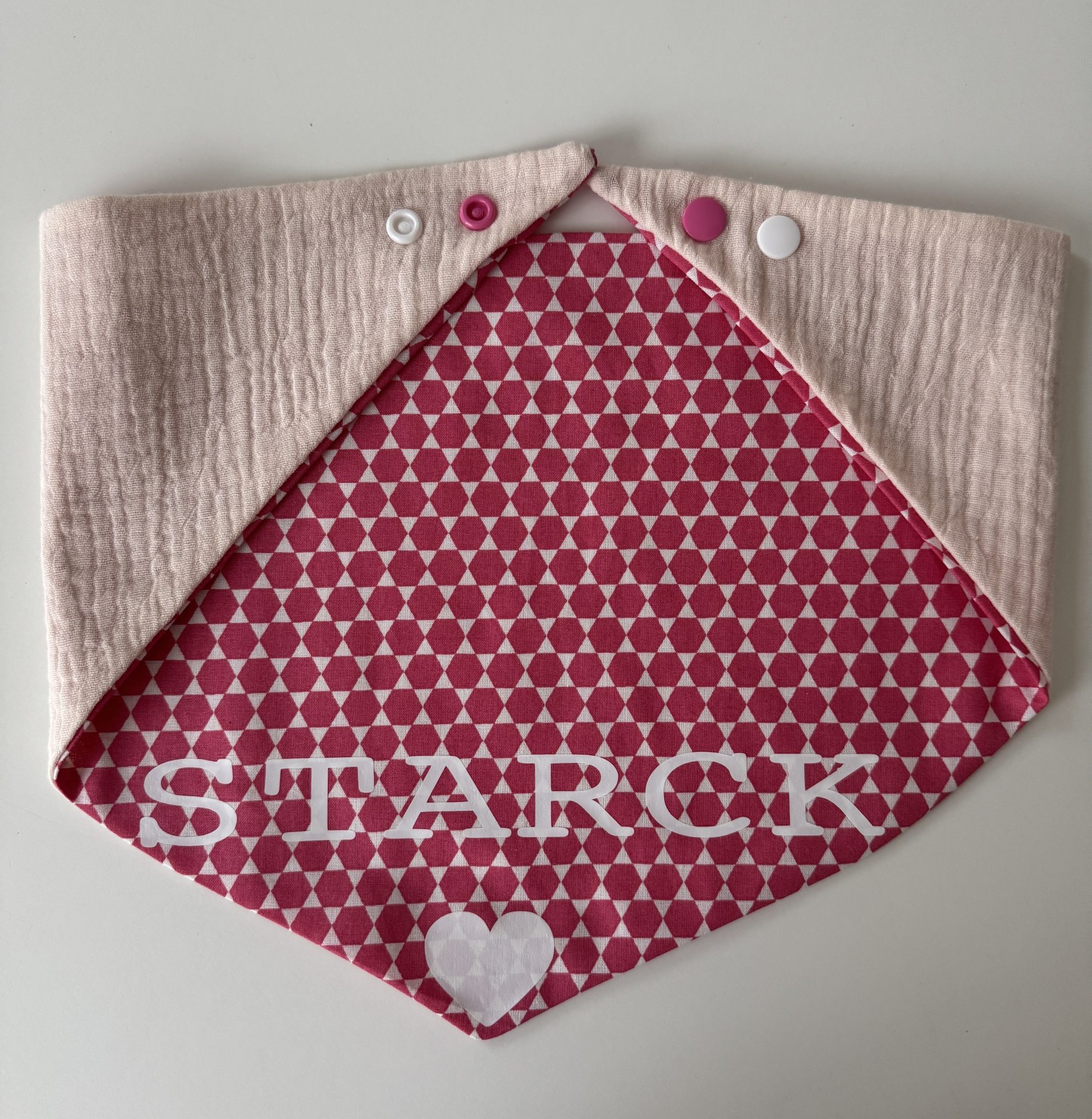 Bandana pour chien en coton et gaze de coton rose et blanc personnalisable