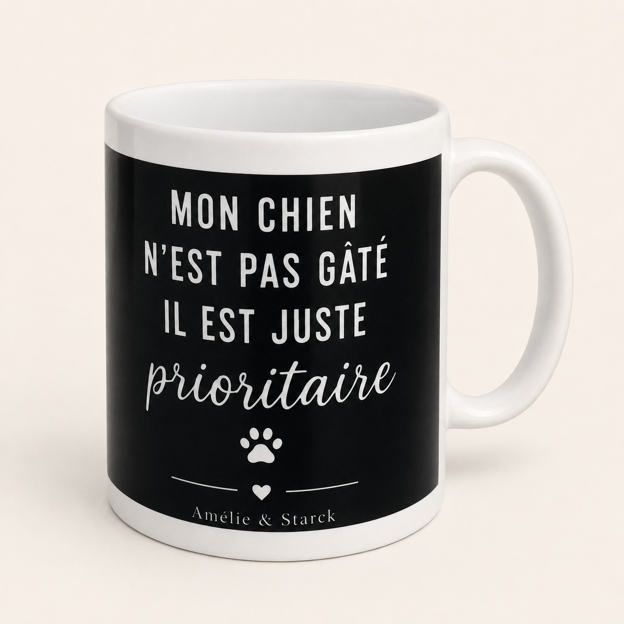 Mug "Mon chien n'est pas gâté il est juste prioritaire" - Amélie et Starck – Image 3
